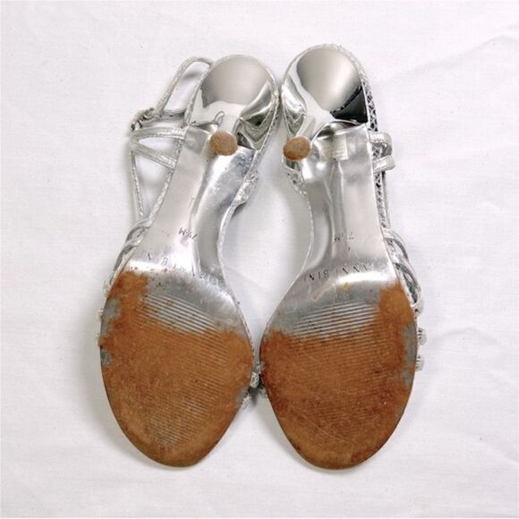 Gianni Bini Textured Metallic Heel - Picture 7 of 7